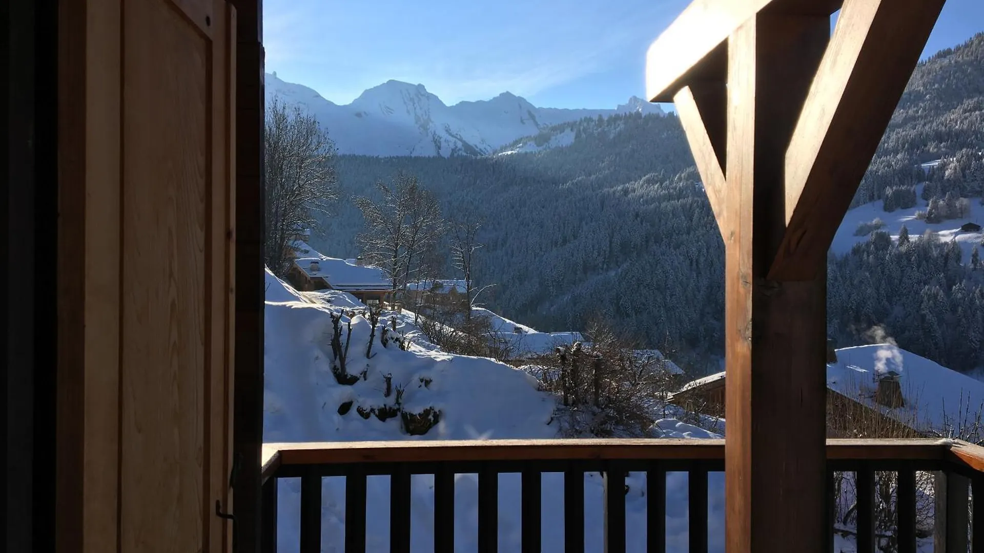 Контакты Chalet Artheis